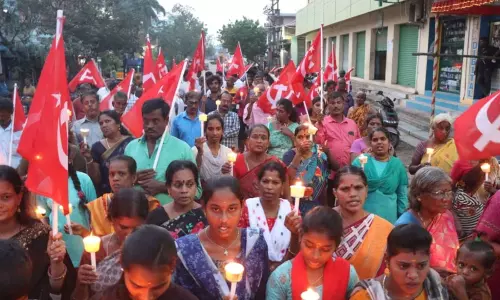Tiruvottiyur residents take out candle light procession against frequent power cuts
