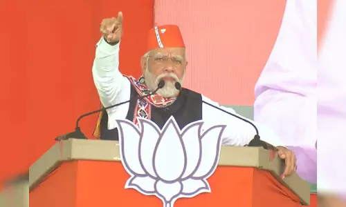 Congress, KCR are equal sinners in destroying Telangana: Modi