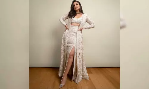 Parineeti Chopra looks dazzling in shimmery attire, pics inside