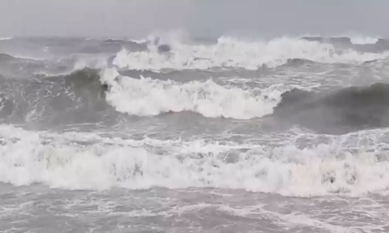 Sea level rises to 5 feet at TNs Mahabalipuram beach following Cyclone Michaung