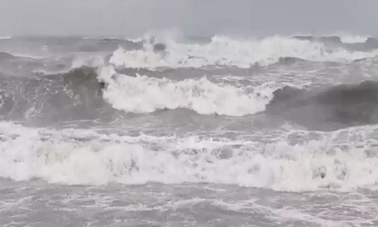 Sea level rises to 5 feet at TNs Mahabalipuram beach following Cyclone Michaung Sea level rises to 5 feet at TNs Mahabalipuram beach following Cyclone Michaung