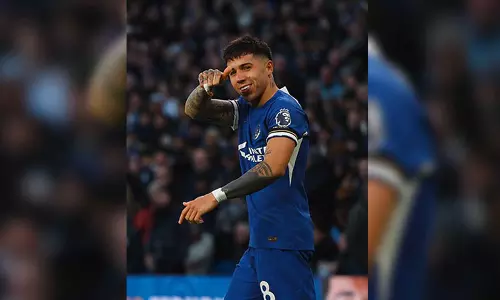 Enzo Fernandezs brace help 10-men Chelsea clinch 3-2 victory over Brighton