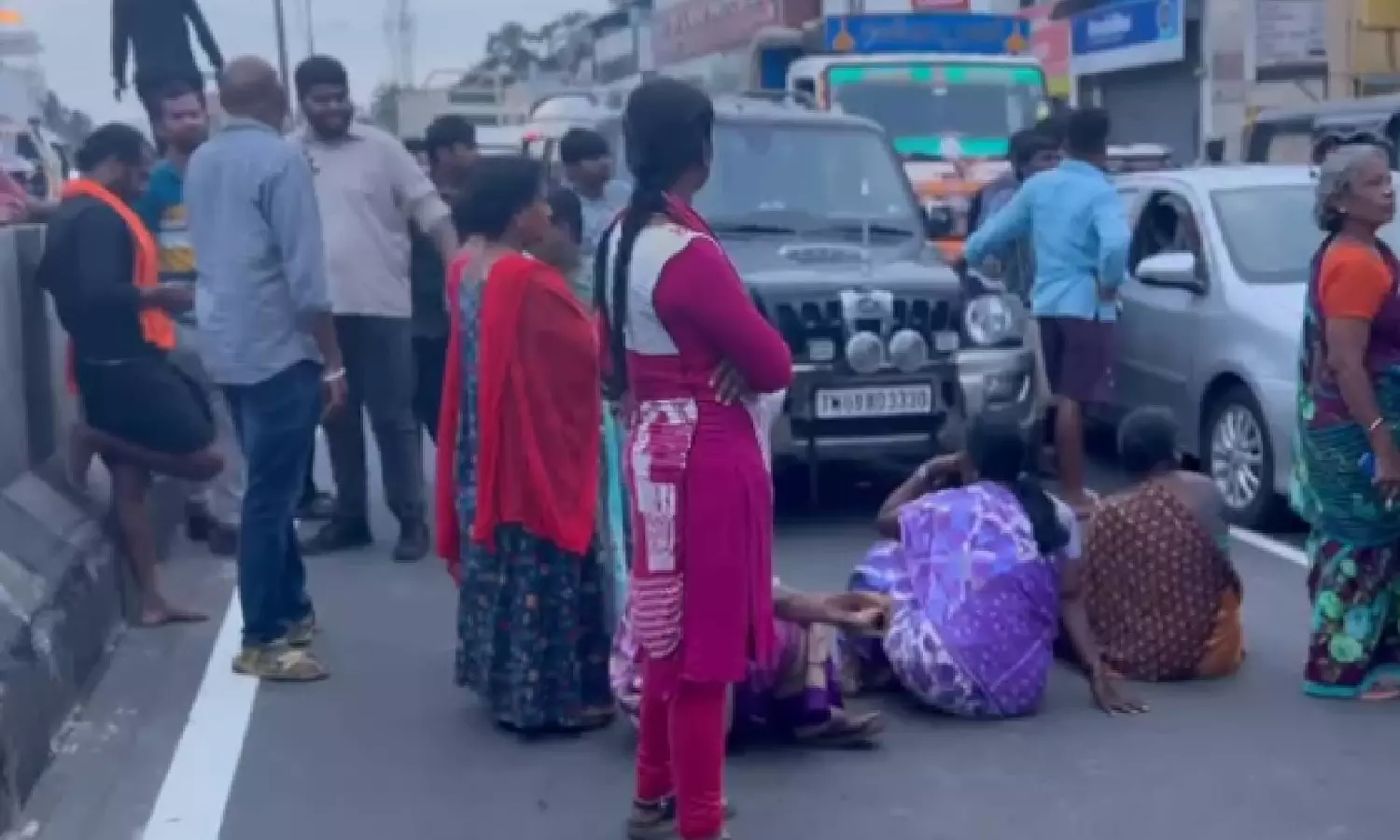 Arumbakkam residents protest against power shutdown in several localities