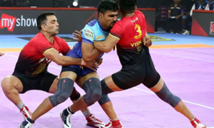 PKL 10: Maninder Singhs efforts help Bengal Warriors beat Bluru Bulls 32-30 PKL 10: Maninder Singhs efforts help Bengal Warriors beat Bluru Bulls 32-30