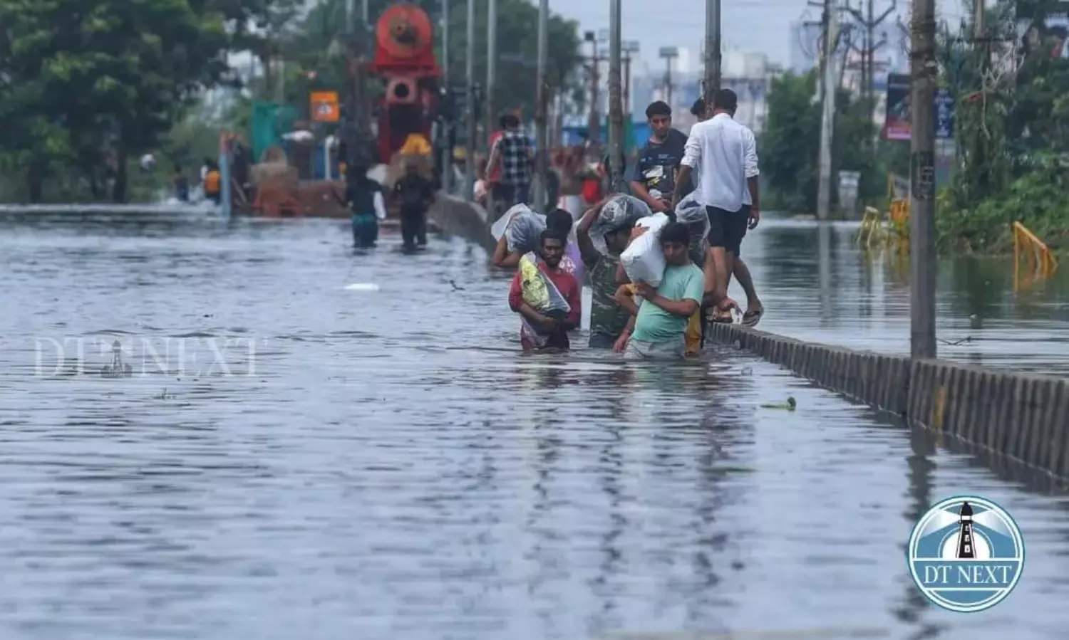 Several hundred students leave for their native due to flood water stagnation