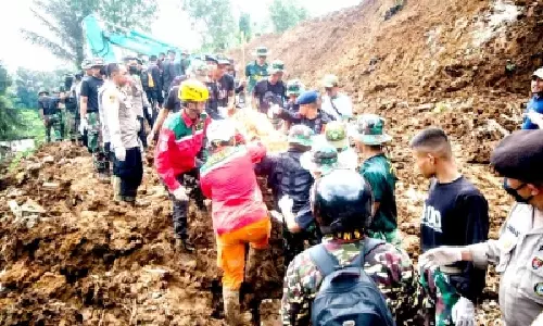 Indonesia expands searching area for 10 missing in Sumatra landslide Indonesia expands searching area for 10 missing in Sumatra landslide