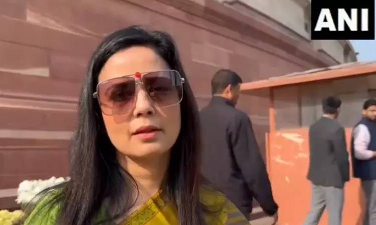Moitra reacts to Giriraj Singhs thumka remark on Mamata; Trinamool MPs stage protest Moitra reacts to Giriraj Singhs thumka remark on Mamata; Trinamool MPs stage protest