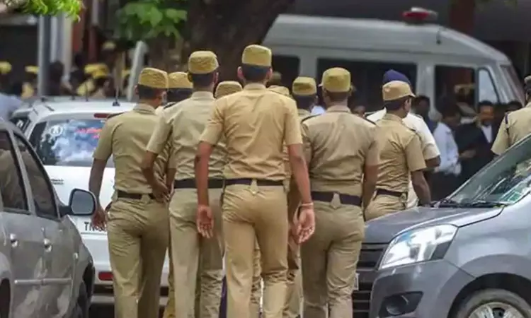 18,400 cops deputed in rescue efforts: Greater Chennai Police 18,400 cops deputed in rescue efforts: Greater Chennai Police