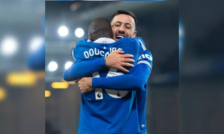 Premier League: Everton beat Newcastle to climb out of relegation zone