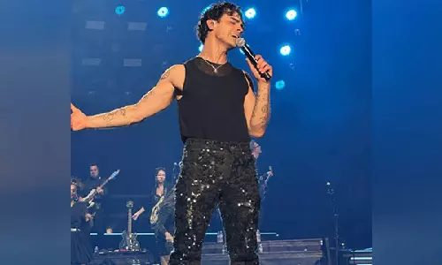 Joe Jonas gets emotional as his daughters watch him perform