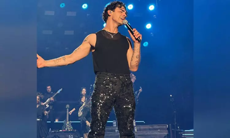 Joe Jonas gets emotional as his daughters watch him perform