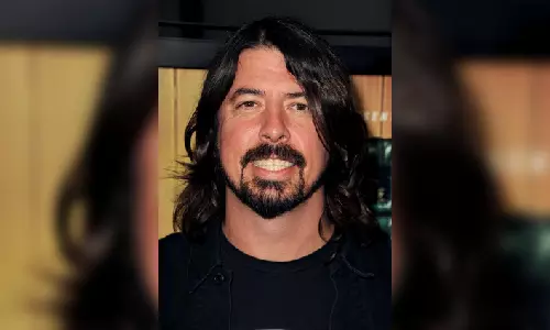 Dave Grohl takes break from Foo Fighters tour to feed the homeless