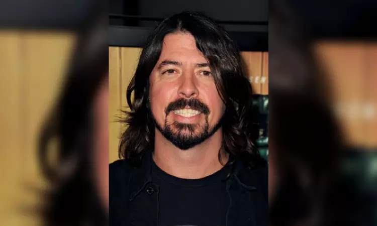 Dave Grohl takes break from Foo Fighters tour to feed the homeless Dave Grohl takes break from Foo Fighters tour to feed the homeless
