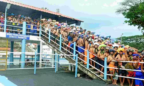 Lack of arrangements, 15-hr waiting at Sabarimala, Oppn slams Kerala govt