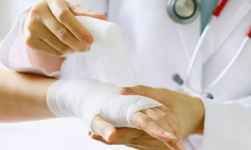 Tiruvallur: 3 students, mid-day meal staff sustain injuries as a branch falls on them