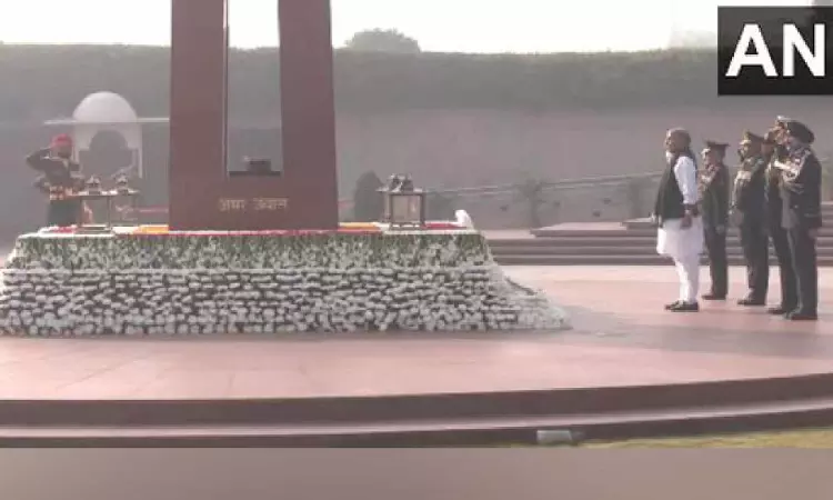 Defence minister, top military brass pay tribute to fallen soldiers on Vijay Diwas