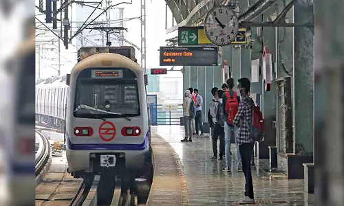 Woman comes under Delhi metro as cloth gets stuck between trains doors, dies