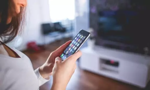 30 mins less social media use daily can make you happier, productive at work