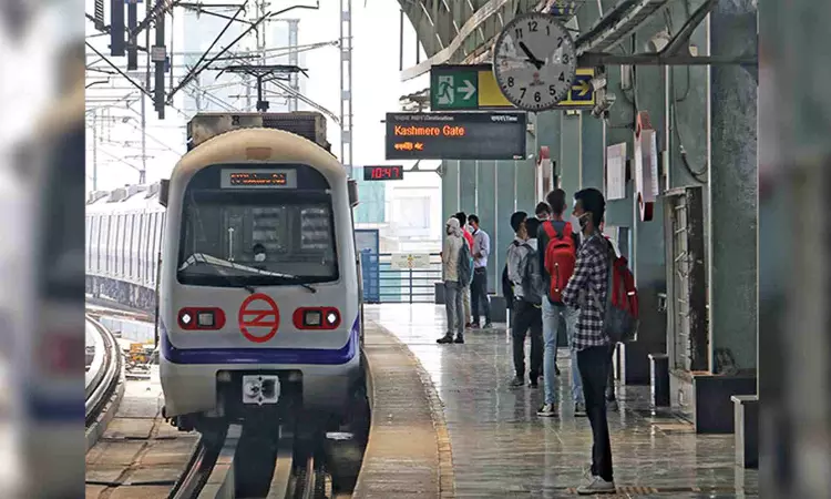 Woman comes under Delhi metro as cloth gets stuck between trains doors, dies