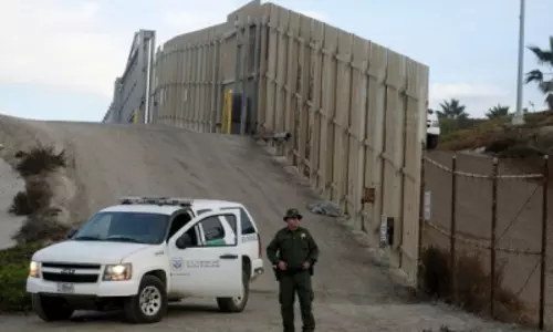 US to suspend rail operations on southern border due to migrant surge