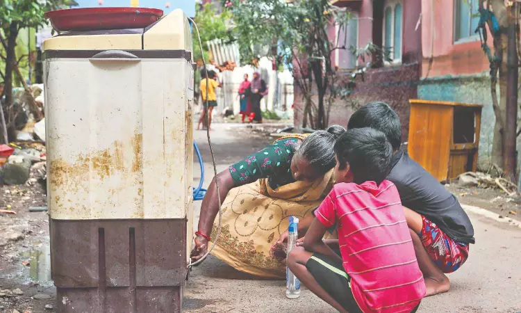 Desperate residents of north Chennai clean oil from walls with kerosene Desperate residents of north Chennai clean oil from walls with kerosene