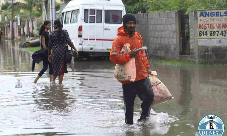 South TN floods: Indian Navy, Airforce undertake relief measures South TN floods: Indian Navy, Airforce undertake relief measures