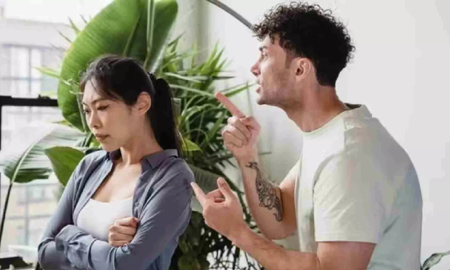 Sniffing womens tears found to reduce aggressive behaviour in men Sniffing womens tears found to reduce aggressive behaviour in men