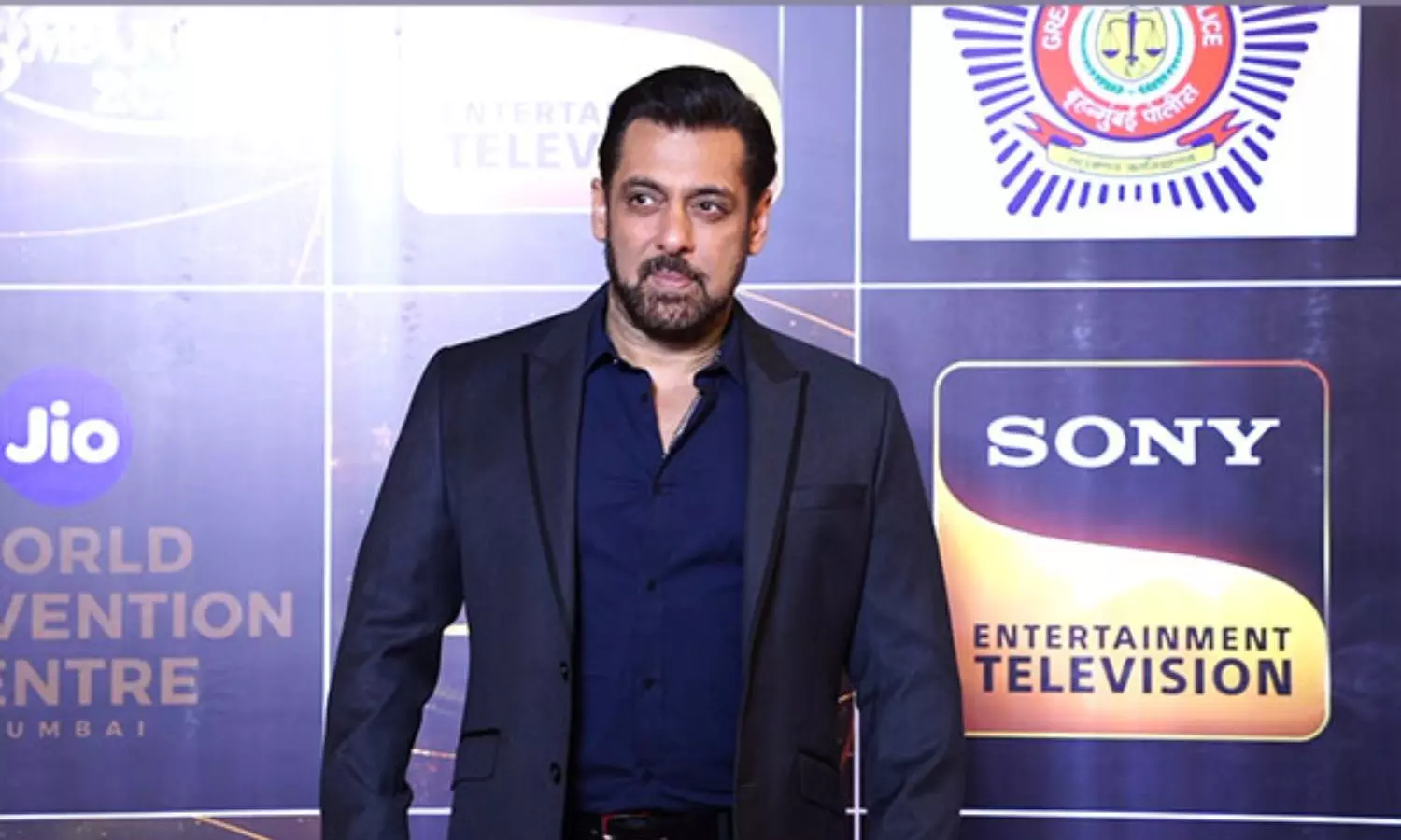 Salman Khan looks stylish in suit as he arrives at Umang 2023