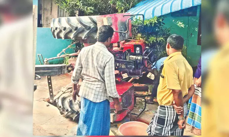 Out-of-control tractor crashes into buildings in Pernambut, no casualties