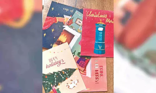 Xmas mails to cups of cheer: Notes of love with postcards