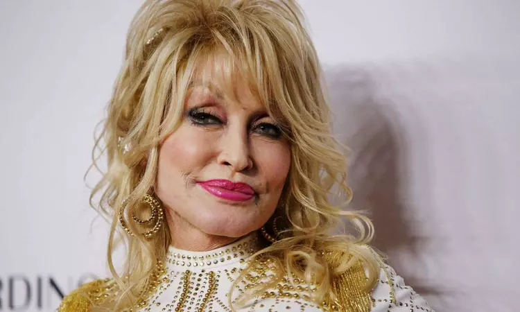 Dolly Parton talks about plastic surgery procedure she regrets