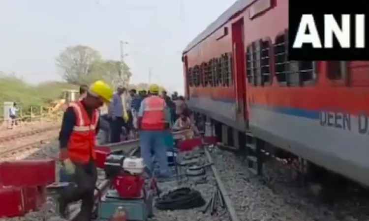 Four coaches of Ajmer-Sealdah express train derail at Ajmer station Four coaches of Ajmer-Sealdah express train derail at Ajmer station