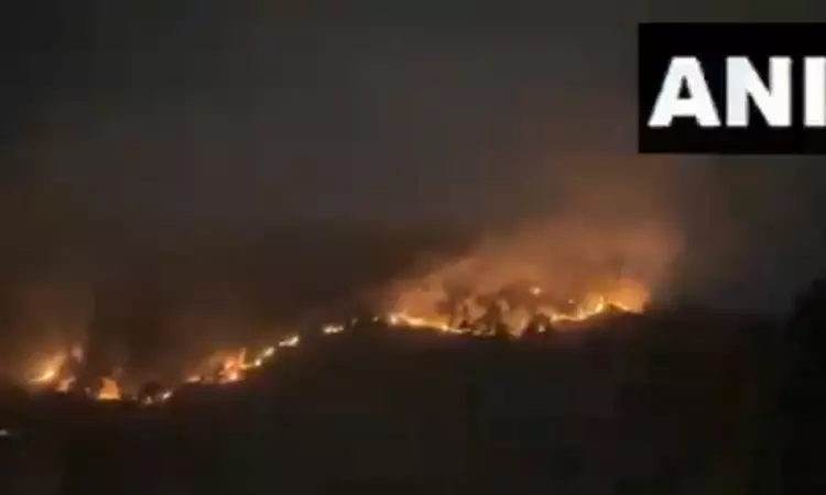 Himachal Pradesh: Massive fire breaks out in Patlikuhal forest area of Kullu Himachal Pradesh: Massive fire breaks out in Patlikuhal forest area of Kullu