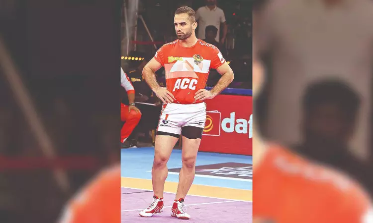 Gujarat Giant fazel wows fans with skills and looks