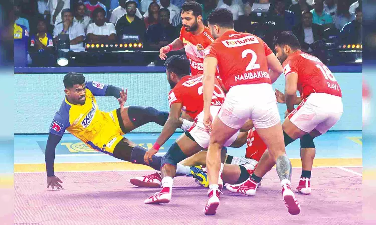 Rakesh propels Gujarat to nail-biting victory over Thalaivas