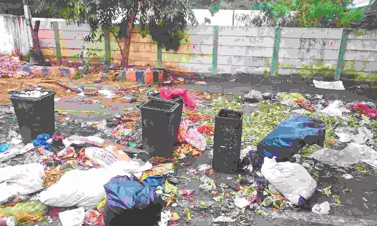 Citizen connect: Public cry foul as Evening Bazaar reels under garbage mess