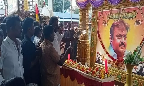 DMDK cadres take out a silent procession in Kancheepuram