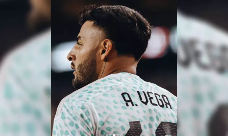 Mexico winger Vega poised for Cruz Azul move