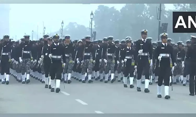 Soldiers march to drumbeats in bitter Delhi cold during R-Day parade rehearsals Soldiers march to drumbeats in bitter Delhi cold during R-Day parade rehearsals