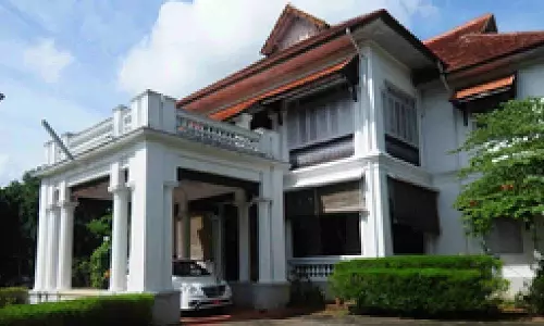 Keralas jinxed Manmohan Bungalow, yet another Minister move out