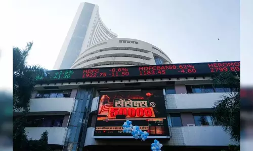 Indian shares off to a muted start as financials, IT slip