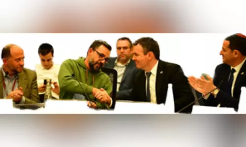 Iranian oppn leader creates history by attending Israeli Parliament meeting Iranian oppn leader creates history by attending Israeli Parliament meeting