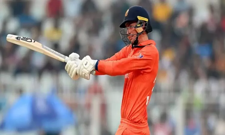 Scott Edwards called in as replacement for Joe Clarke by Melbourne Renegades Scott Edwards called in as replacement for Joe Clarke by Melbourne Renegades