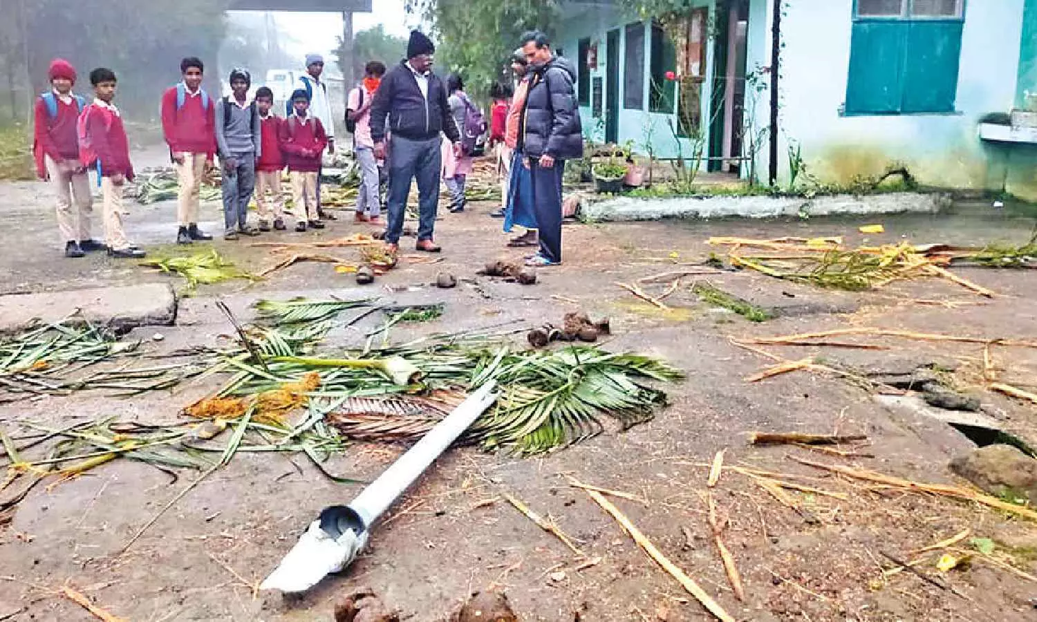 Jumbo damages noon meal centre in Valparai school to devour food items
