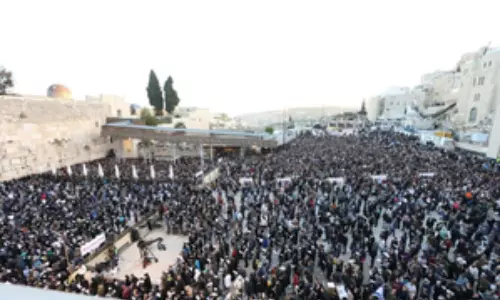50K people participate in mass prayer in Jerusalem for return of hostages
