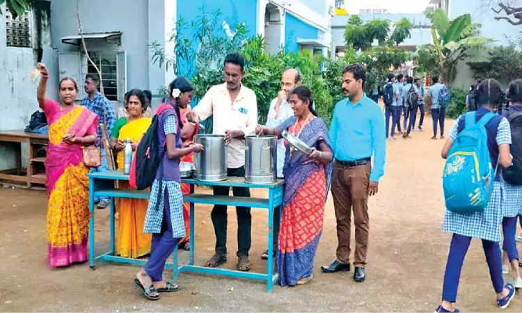 Govt school alumni chip in with snacks to ensure ‘all pass’