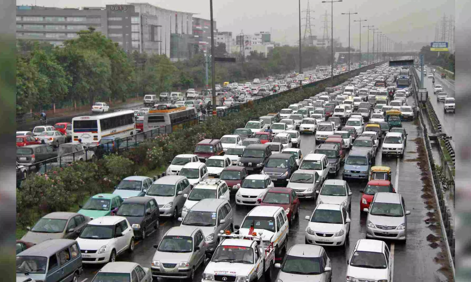 Traffic affected near India Gate due to R-Day parade rehearsal Traffic affected near India Gate due to R-Day parade rehearsal