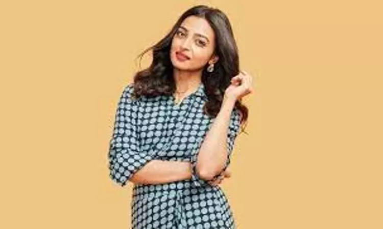 Radhika shares airport ordeal, claims passengers were locked on aerobridge for hours