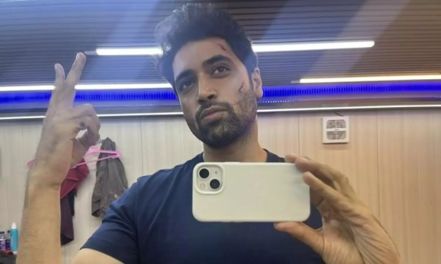 Adivi Sesh flaunts his scars in BTS picture from sets of G2