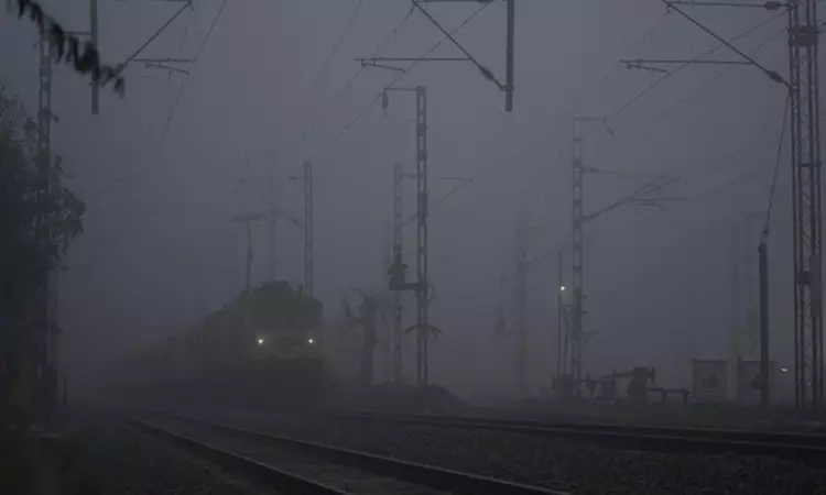 18 trains Delhi-bound trains running late as fog impacts visibility 18 trains Delhi-bound trains running late as fog impacts visibility